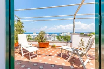 Blu Infinity Terrace on Ischia Center