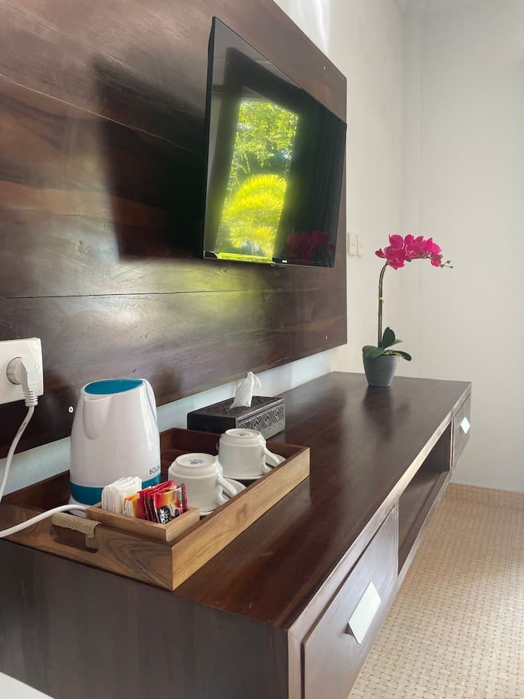 Tinggian Hill Retreat