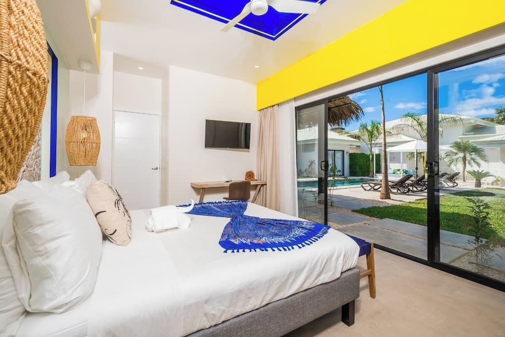 New Oasis in Gated Community With Pool Breakfast