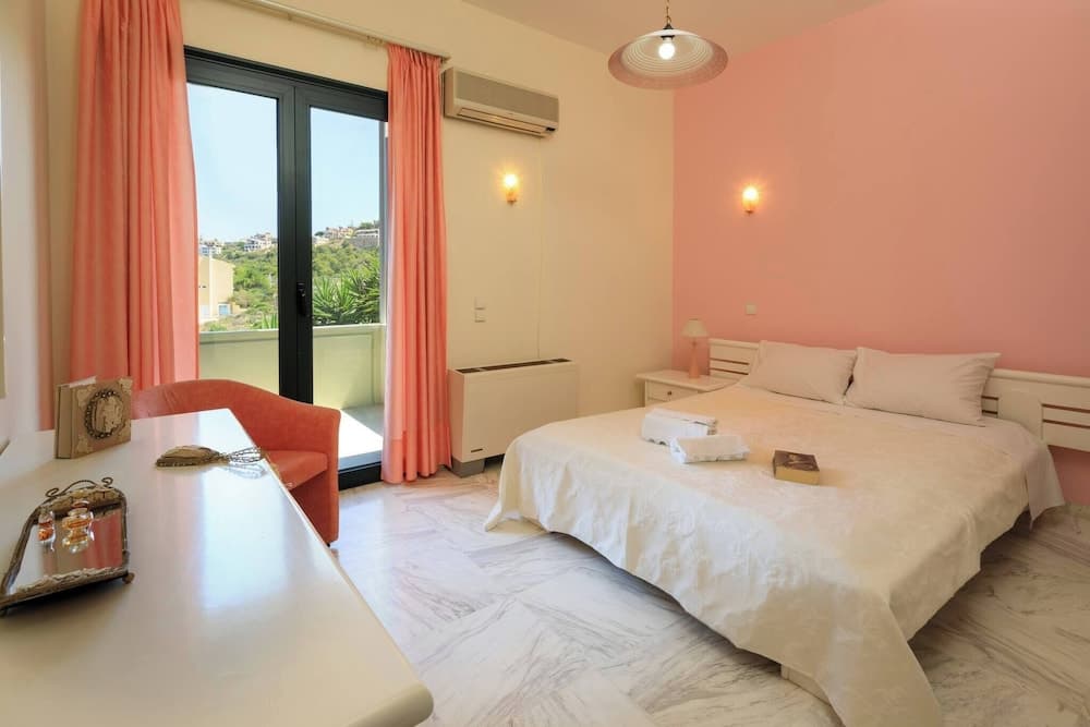 Koralia - Chania's Card Postal Villa Majestic View