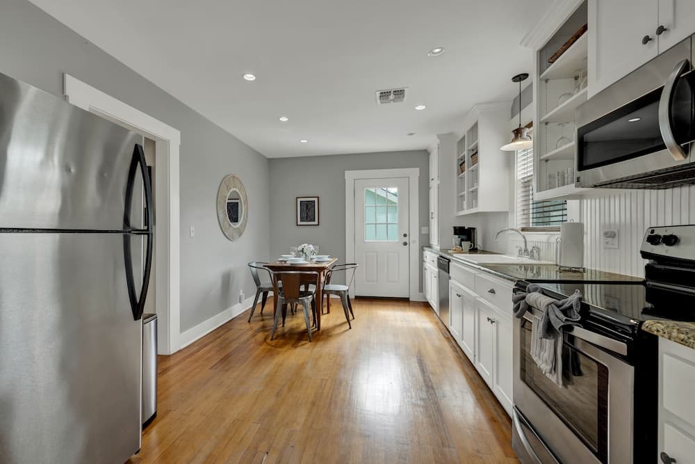 Charming Bungalow With Spa! Close to Main St!