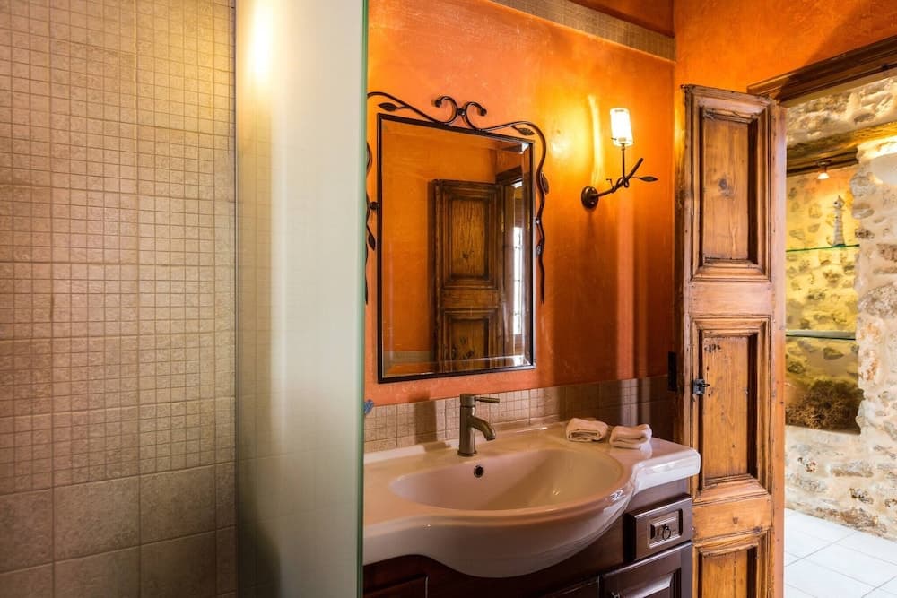 Venetian Rimondi Fountain Mansion - Built In 1626