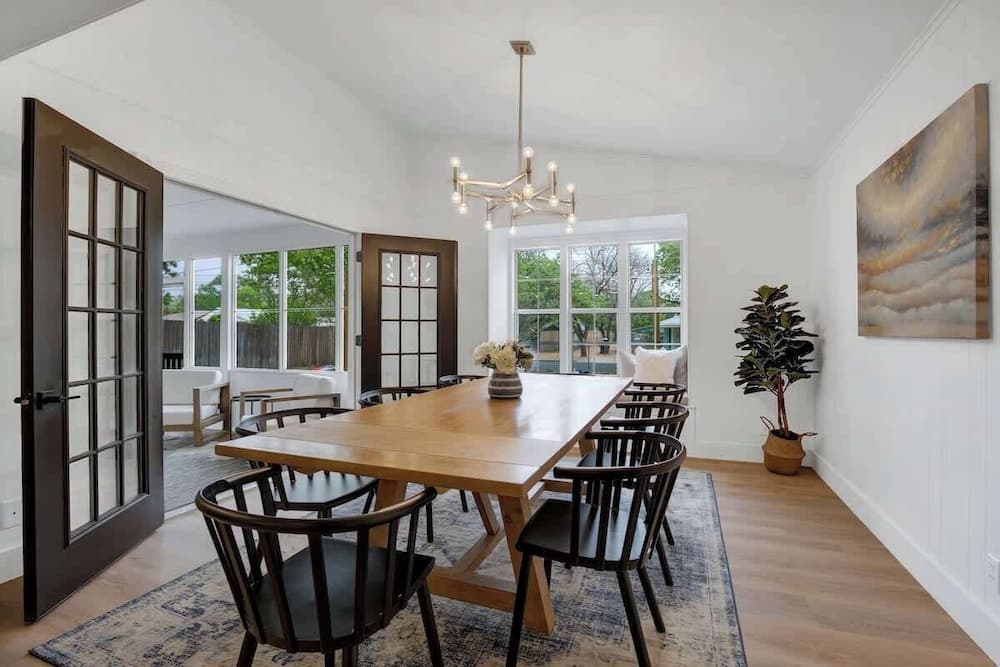 Bubbles on Bowie Walk to Main St