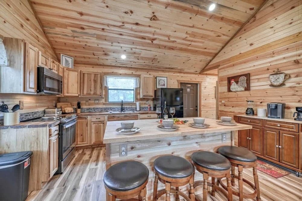 Rustic Cabin With Firepit and Grill - 10 Mins to Main St