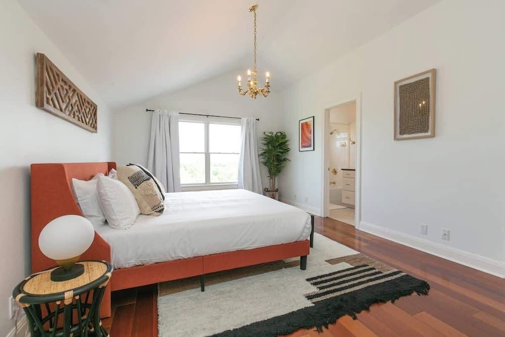 Spicewood Lodge W/pool, Hottub