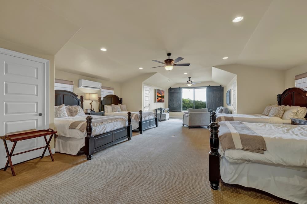 Luxurious Hill Country Retreat With Pool and Firepit!