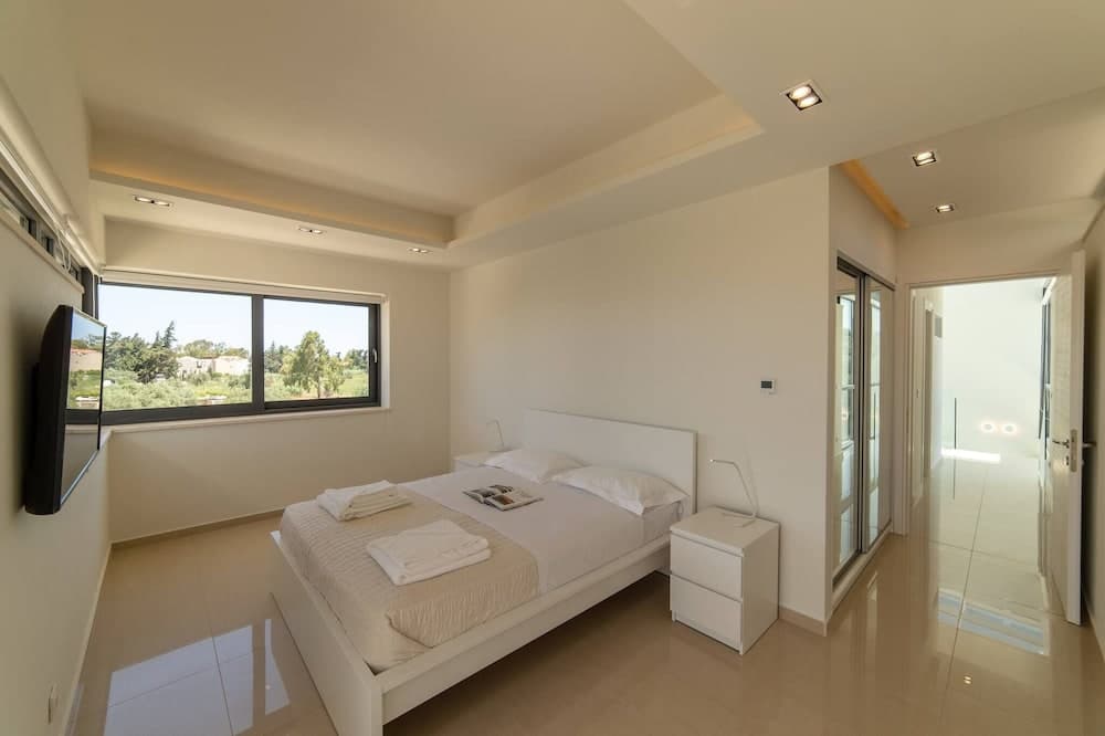Luxury Villa Mirror - 200meters From The Beach!