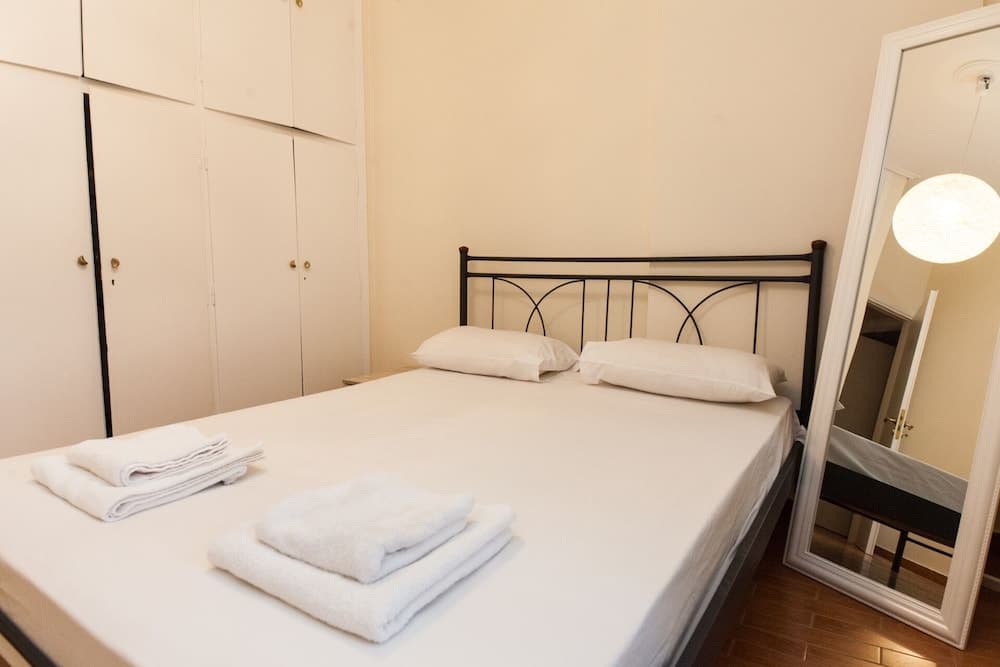 Luxury Pireas Stay New 2BR Urban Escape