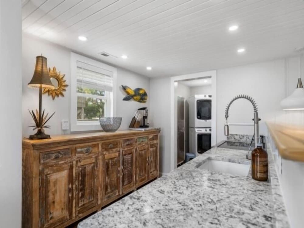 Lil Pearl 2 Bedroom Bungalow by RedAwning