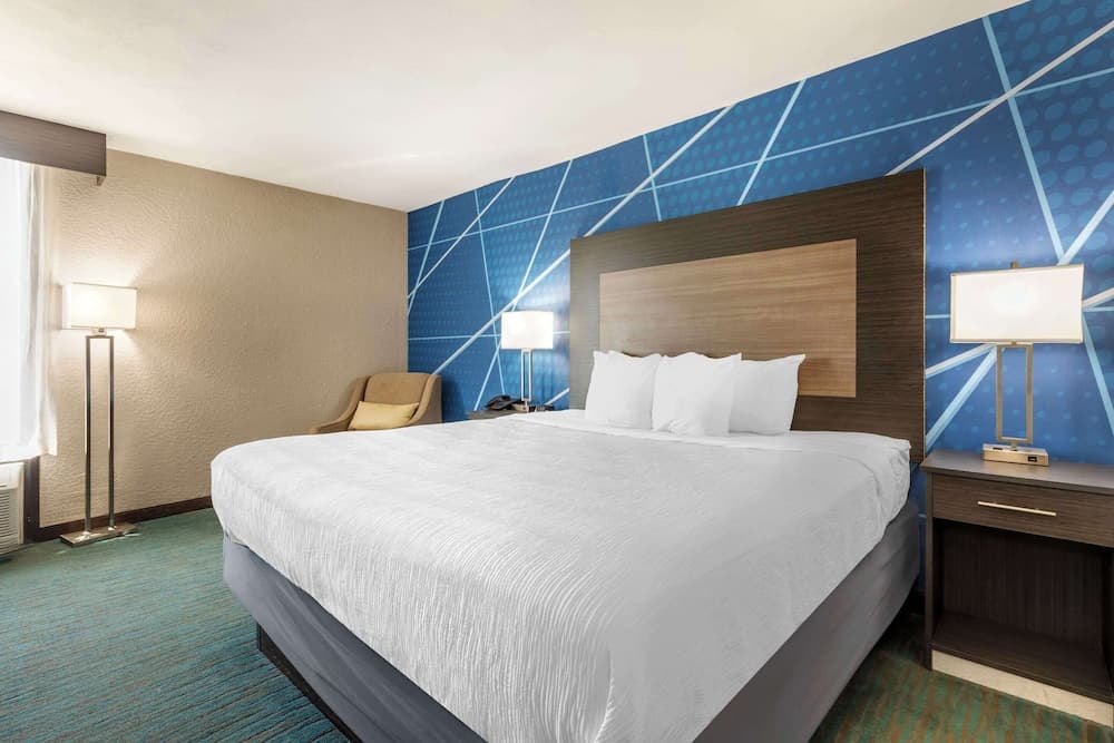 Comfort Inn Dallas North Love Field Airport