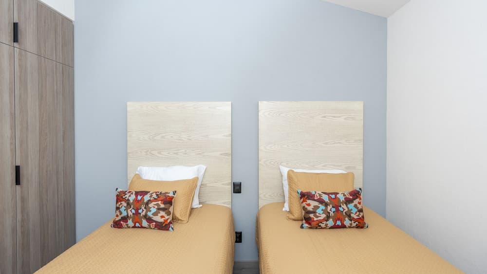 4BR Oasis with Pool & Gym at Nueva Escondida