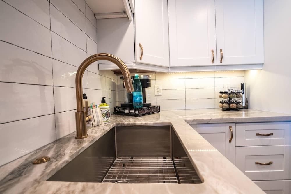 Modern & Polished Oceanfront Vistas