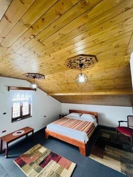 Denis - Private Rooms Guesthouse Gjirokastra