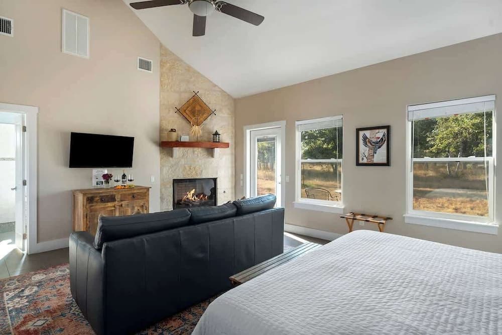 Luxury Homes! With a Pool-jacuzzi-outdoor Kitchen!