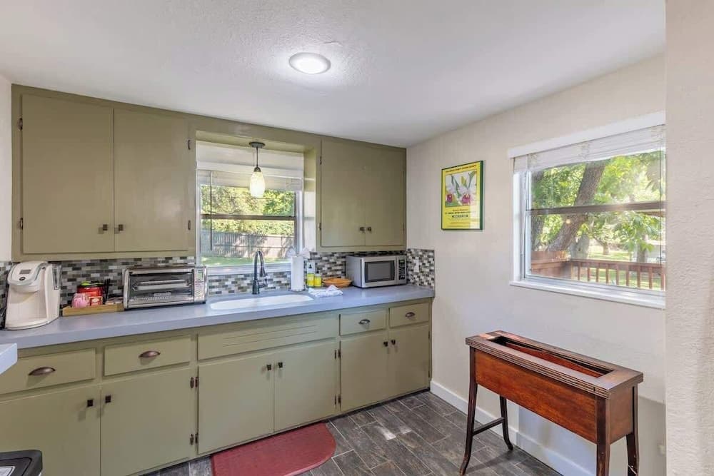 Tristian Suite Walk to Main Street