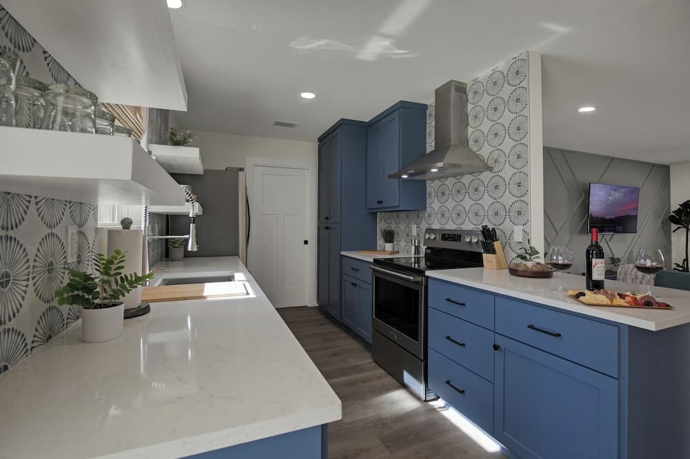 New-brick Haus With Fire Pit and Bbq-near Main St!