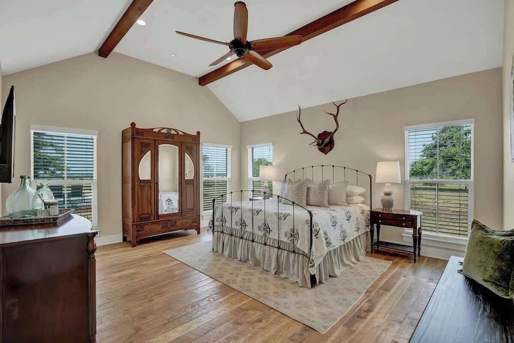 Luxury Ranch W/pool-hot Tub-near Fred!