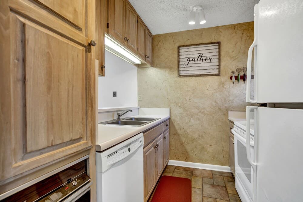 River Condo Next to Schlitterbahn Water Park!