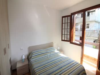 Row House With Private Garden in Pretty Residence With Swimming Pool