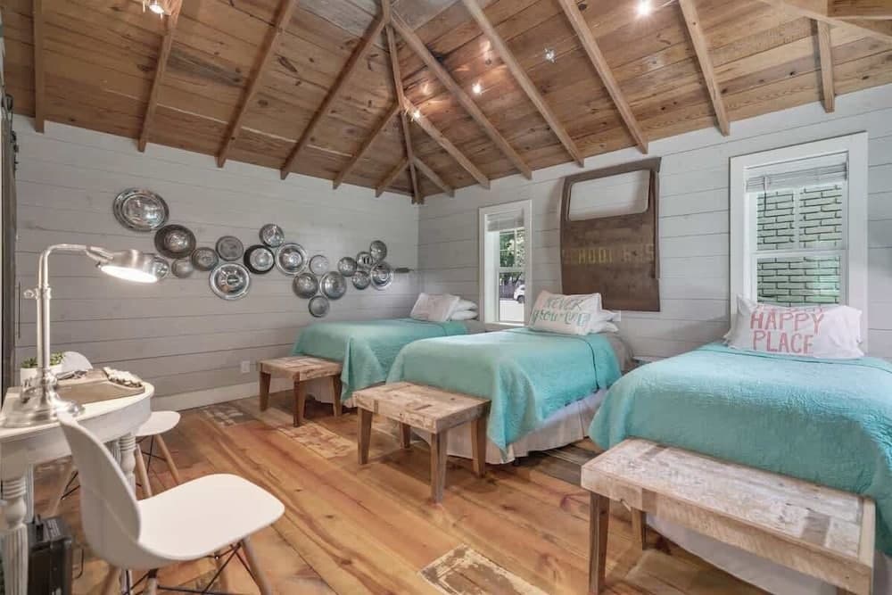 Clover Haus 2 Blks to Main St With Pool and Spa!