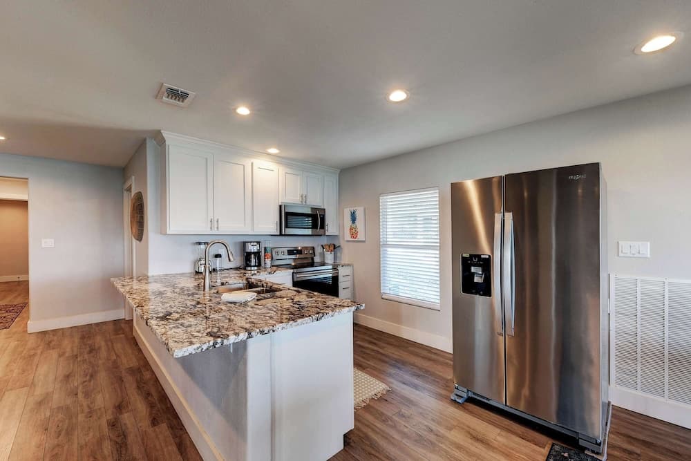 Waterfront Lake House With Hot Tub & Firepit