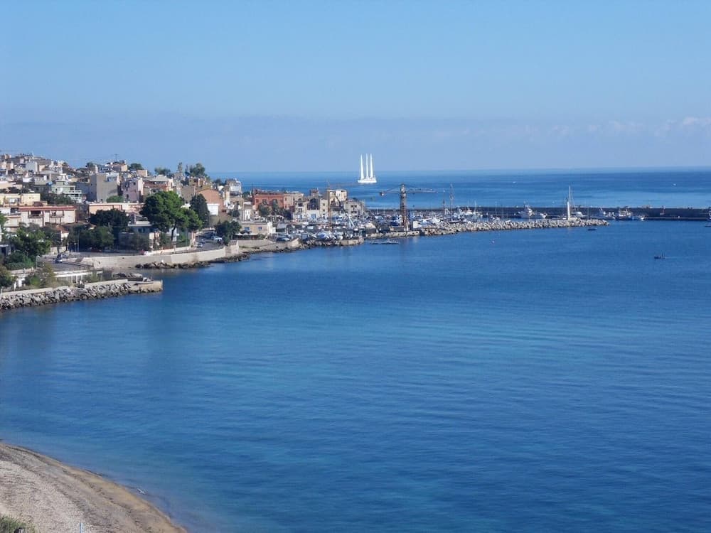 2- Large Terrace and Suggestive Panorama