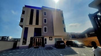 CHINBELL LUXURY HOTEL & SUITES LEKKI