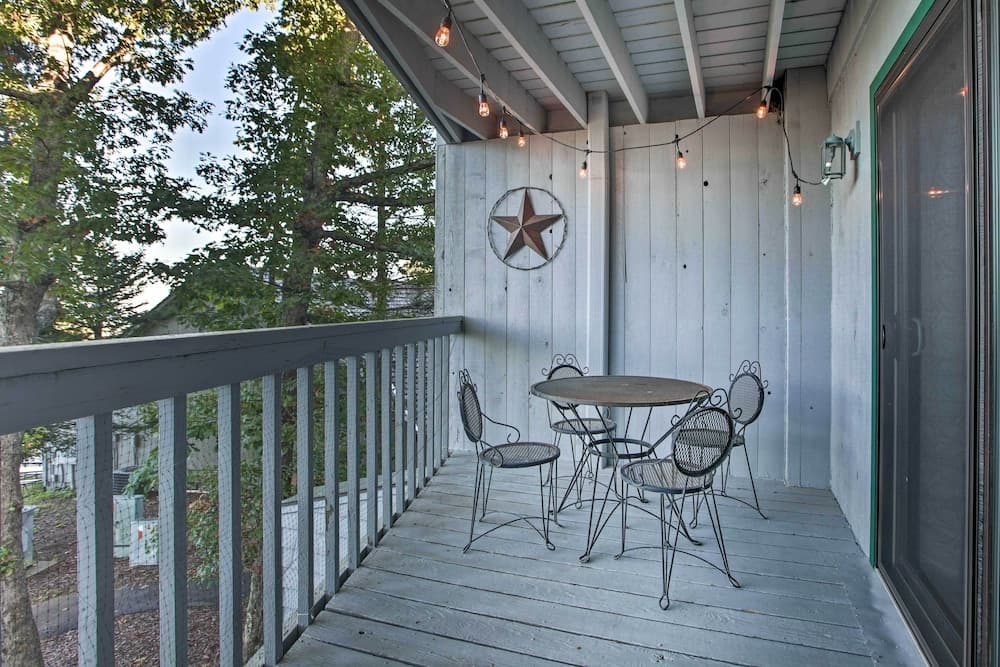 Ski-in Ski-out Wintergreen Condo w/ Balcony