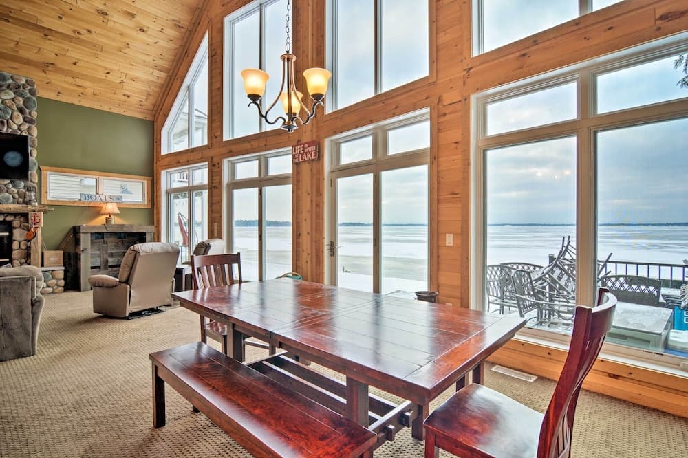 Family-friendly Lake Mitchell Oasis: Hike & Ski!