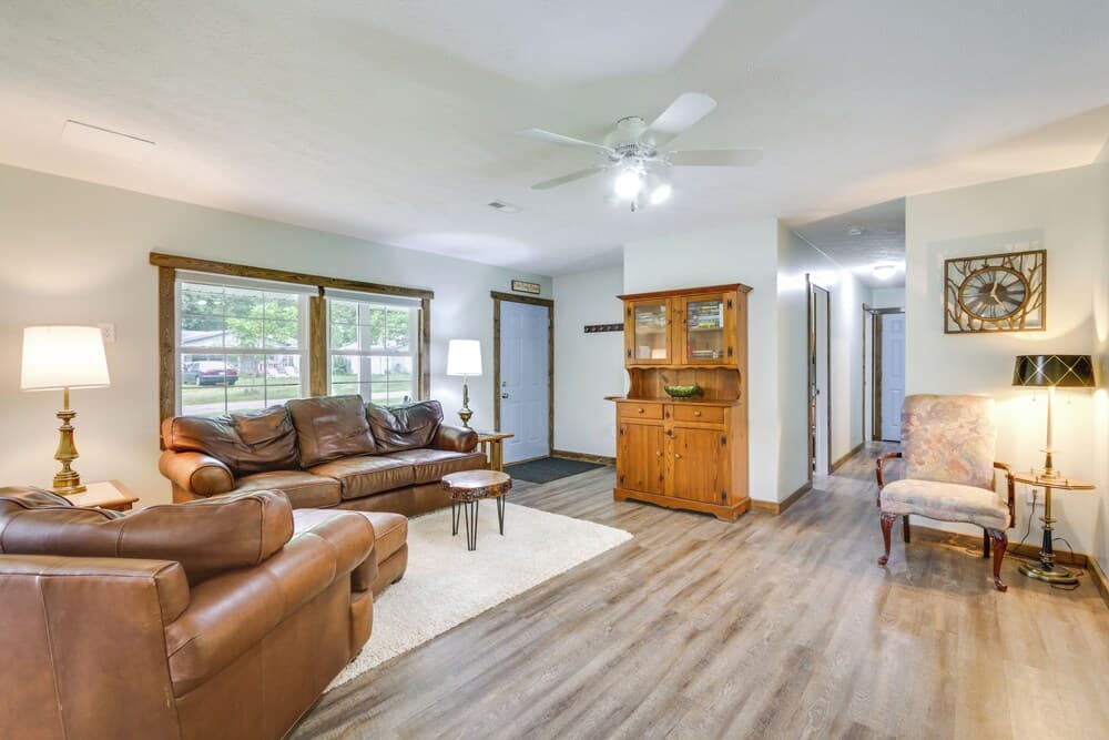 Cottage w/ Yard + Grill ~ 21 Mi to Hocking Hills!