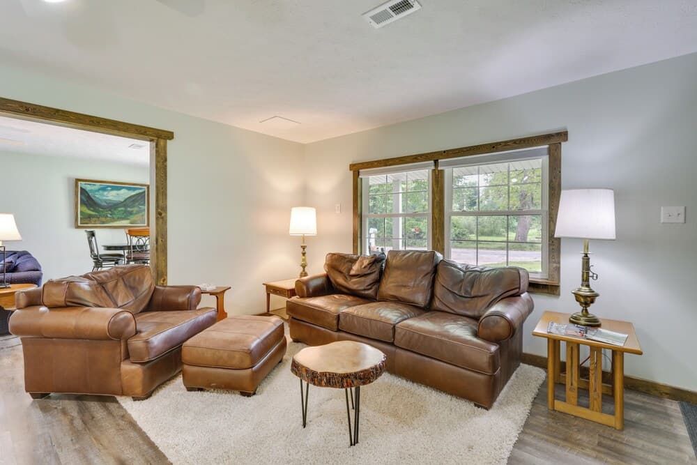 Cottage w/ Yard + Grill ~ 21 Mi to Hocking Hills!