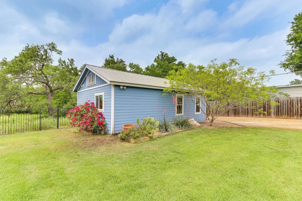 12 Mi to Dtwn: Austin Guest Cottage w/ Pool Access