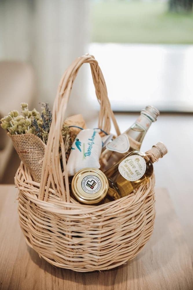 Parrot's Home Lalez Bay