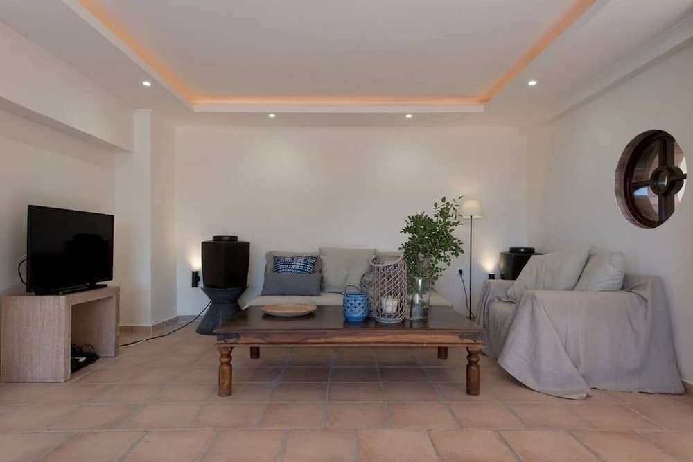 Luxury Seaview Apartment, 60sec Walk To Beach!