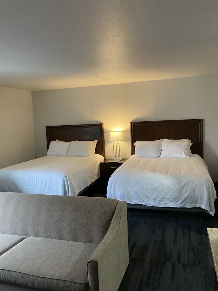 Elker Inn & Suites