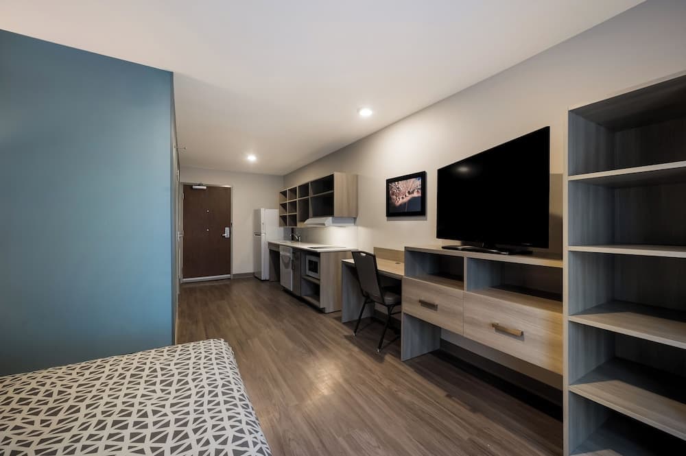 Woodspring Suites East Lansing - University Area