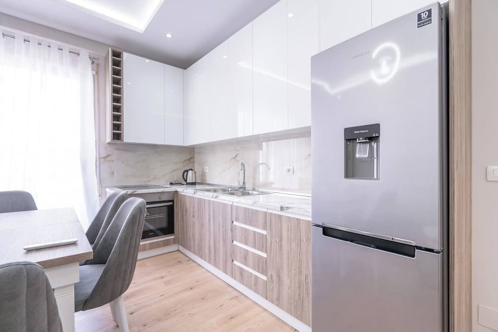 Top Floor Condo Close To Town Center And The Beach