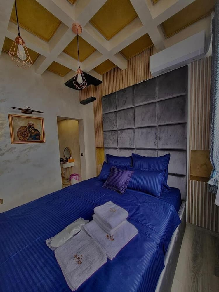 The Royalty Apartment old Town Center