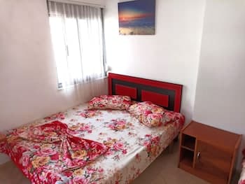 Quiet Apartment by the sea