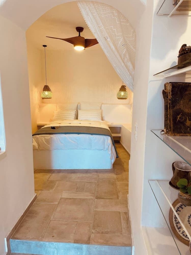 Travellers And Hikers Delight 2, Next To Sougia