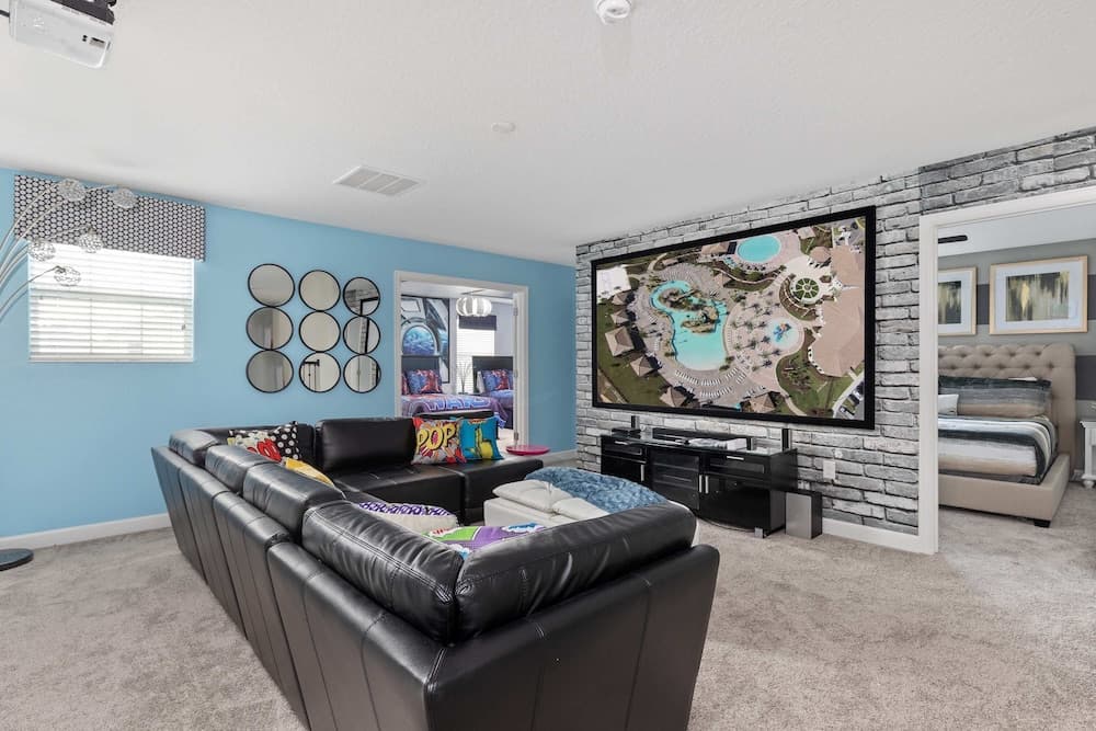 Luxe Champion's Gate Home w/ Pool, Spa, Gameroom