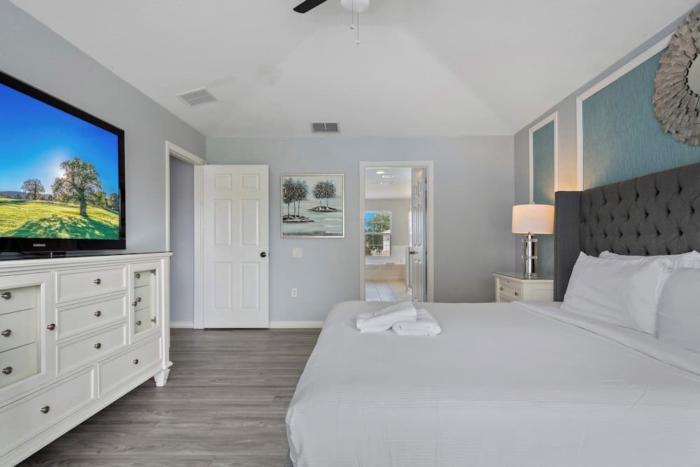 Disney & Star Wars Haven: 6br, Pool & Game Room!