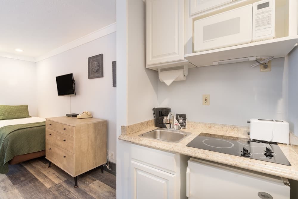 Mountainside Inn 103 1 Bedroom Hotel Room by Alpine Lodging Telluride