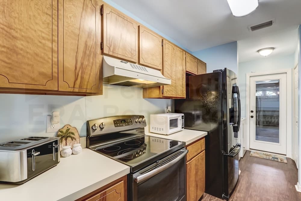 2706 W. 3rd St 2 Bedroom Home by RedAwning