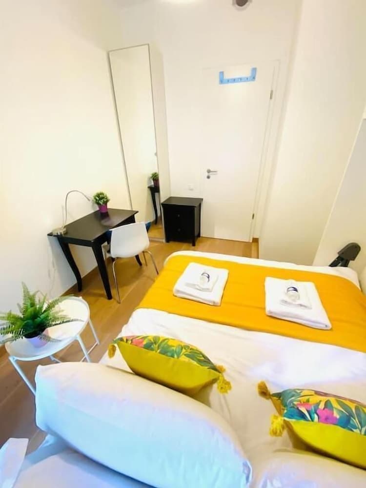 3 bedrooms in Center w Terrace&Parking