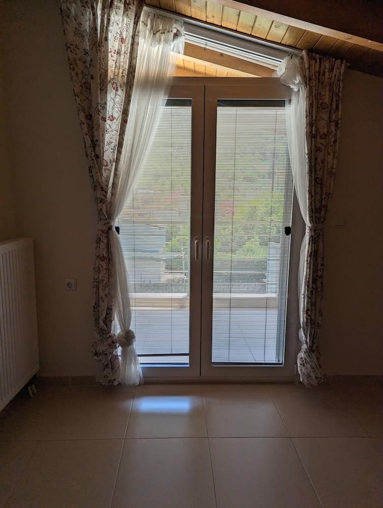 Samaras Apartments in Kamena Vourla