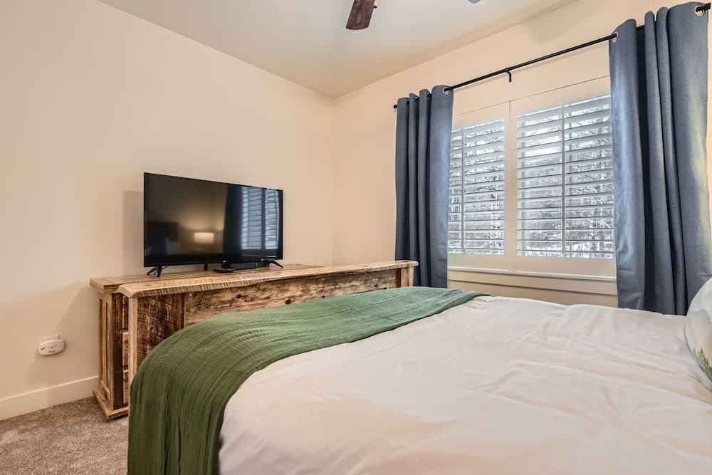 5569 Bear Hollow Hideaway! 3 Bedroom Condo by RedAwning