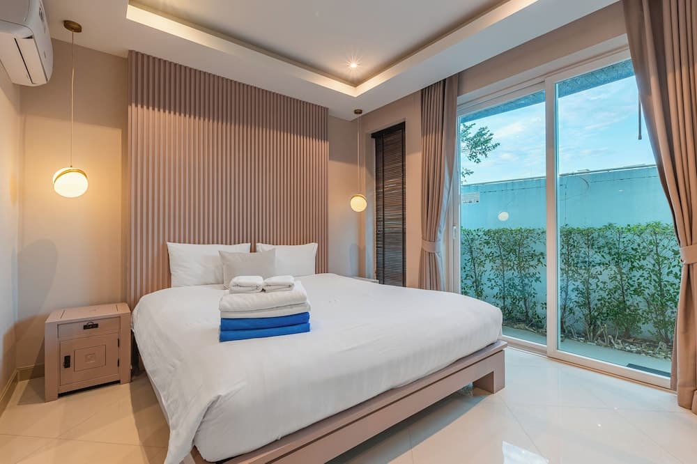 Palm Oasis Pool Villa by Pattaya Holiday