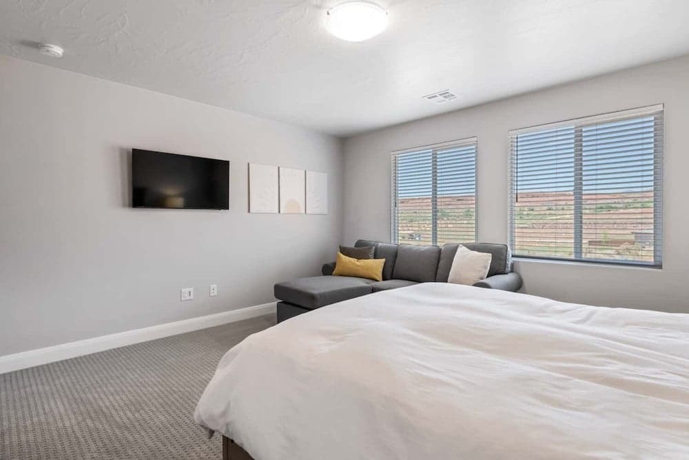 Family Desert Oasis 5 Bedroom Home