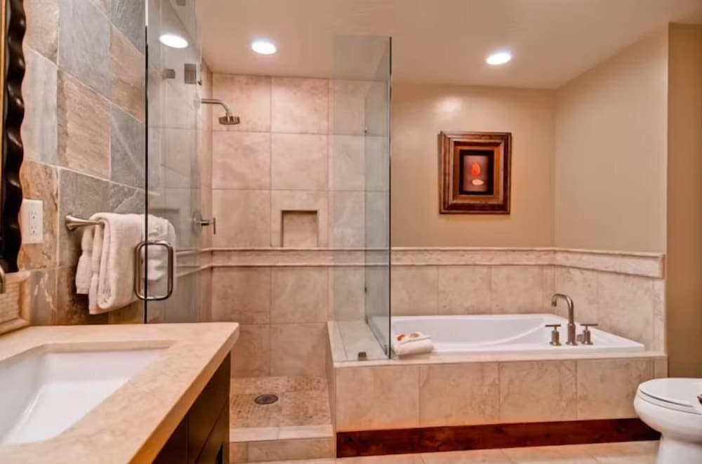 3 Bedroom Mountain Condo on Main Street - Walk to Lift, Onsite Pool, Luxury-rated!